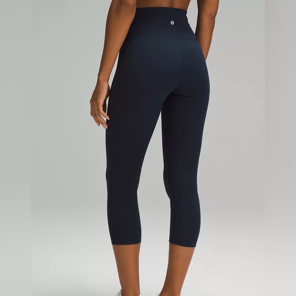 Lululemon Navy Wunder Under High Rise Crop 21” Inseam Sz 14